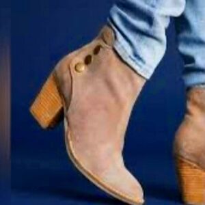 JEFFREY CAMPBELL Roshana Taupe Suede Ankle Boots Size 6